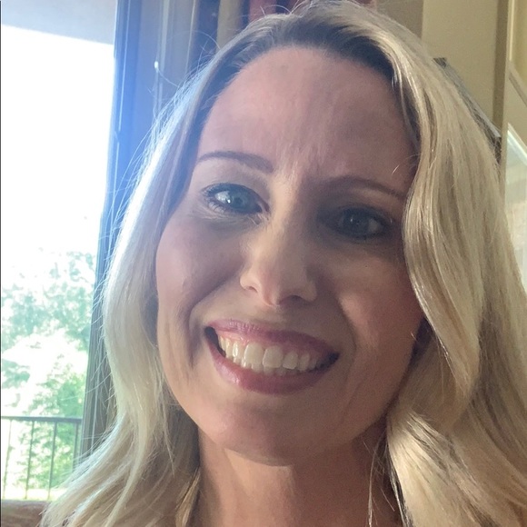 Meet your Posher, Shellie - Picture 1 of 1